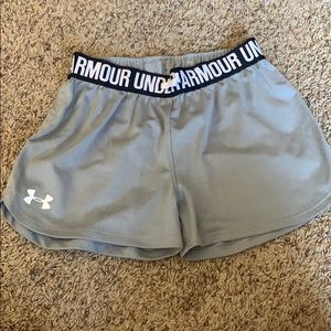 Size Medium Girls Under Armour Short